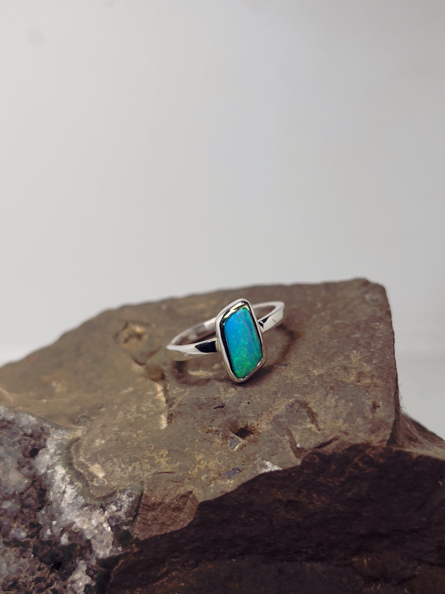 Anillo Ópalo Australiano