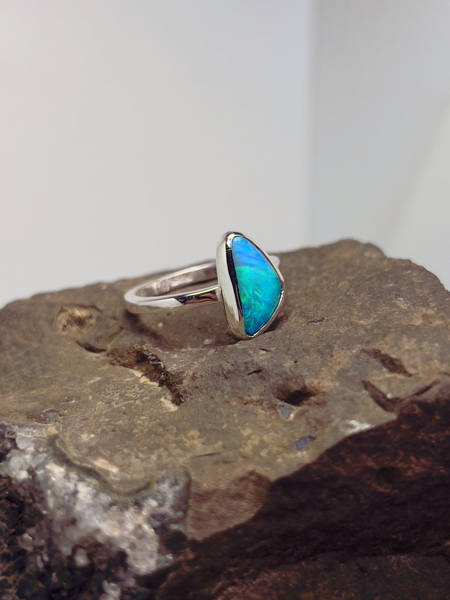Anillo Ópalo Australiano
