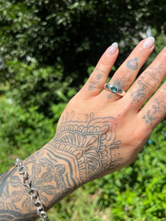 Anillo Bombé con turmalina