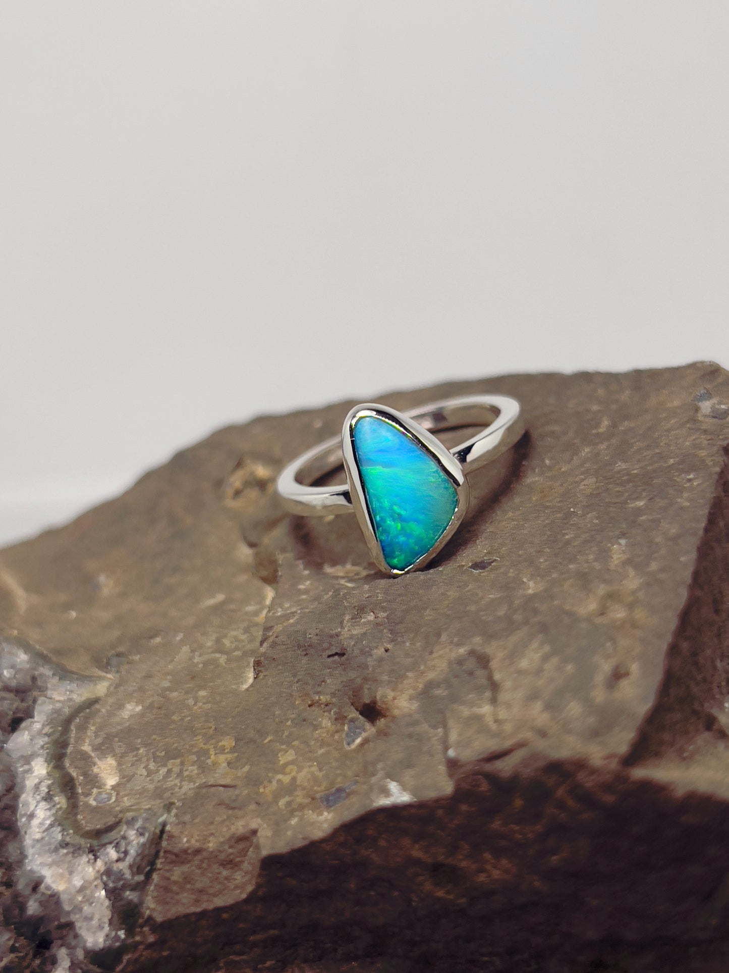 Anillo Ópalo Australiano