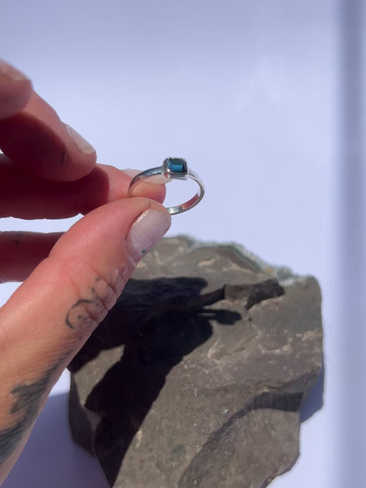 Anillo de Turmalina azul